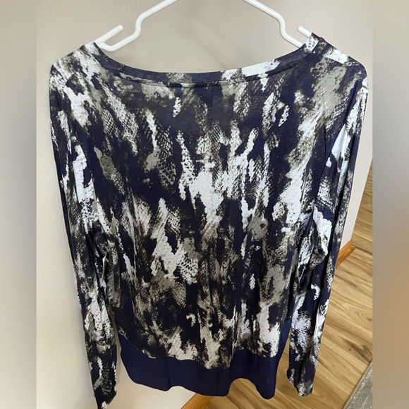 Simply Vera Vera Wang Purple, black and white long sleeve Top - great condition! - Picture 2 of 4